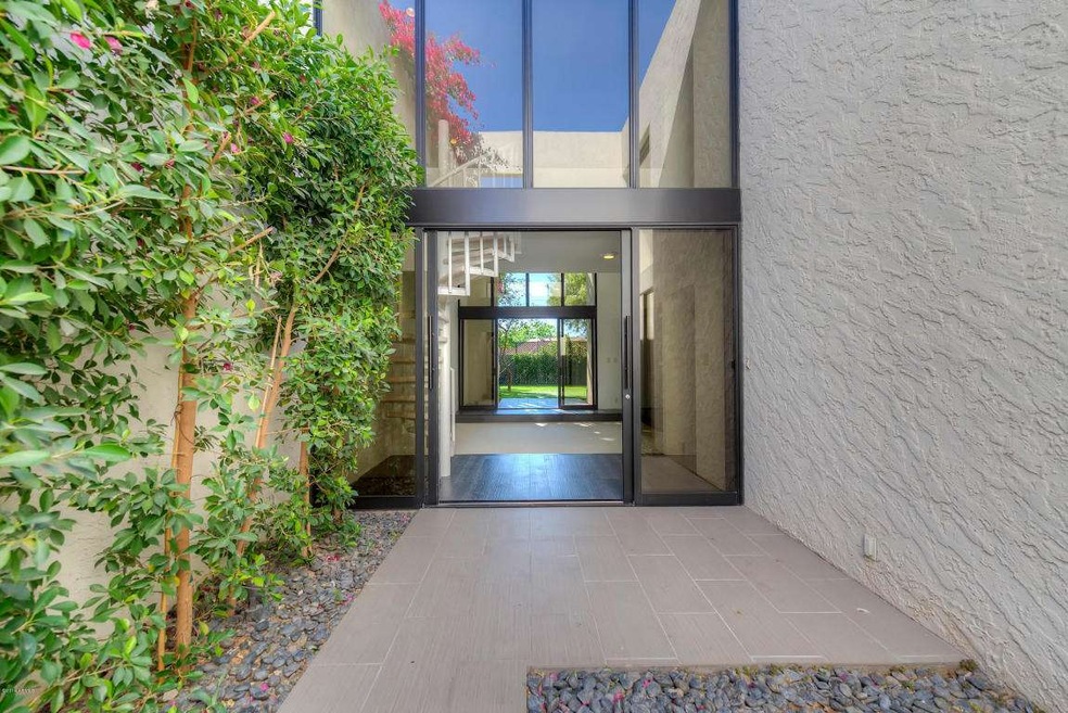 003_Courtyard to Backyard