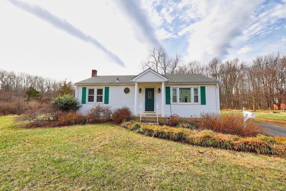 261 Mile Ln, Middletown, CT 06457 - photo 1