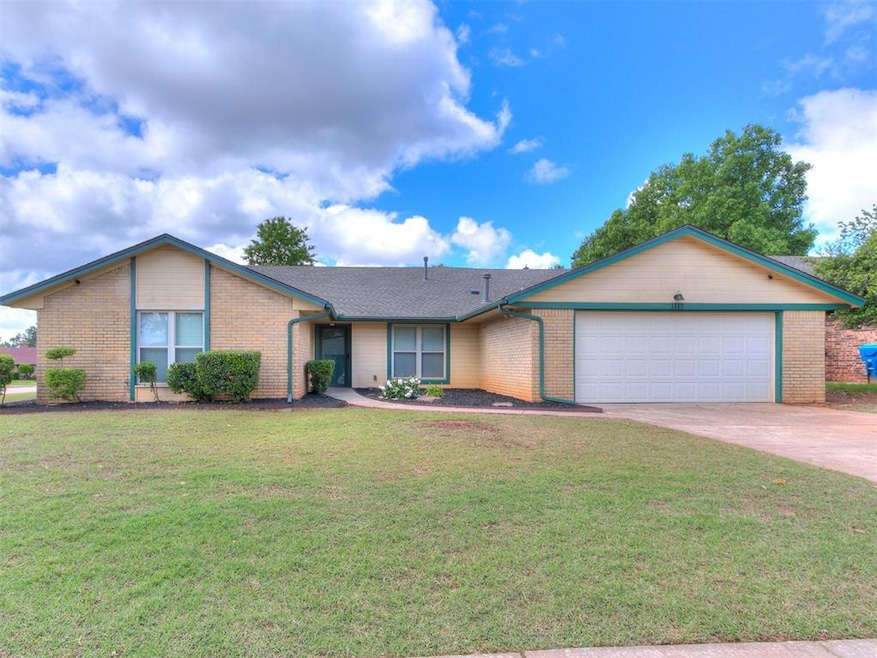 3317 Hunting Hawk Cir, Edmond, OK 73013 - photo 1