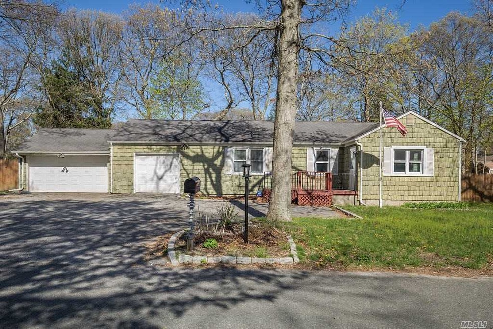 19 Williams Ave, Holtsville, NY 11742 - photo 1