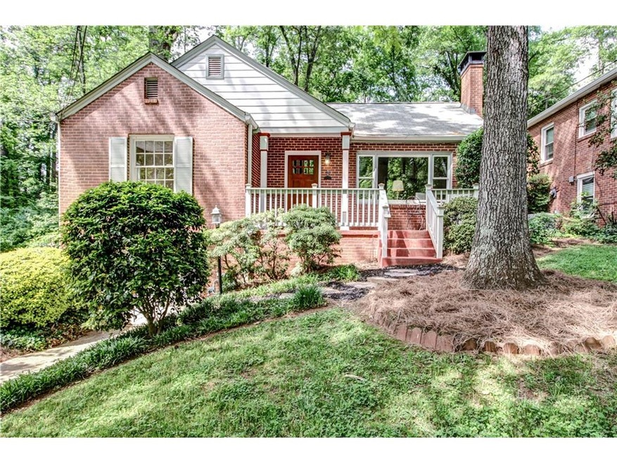Adorable 3-sided brick home in Winnona Park just w