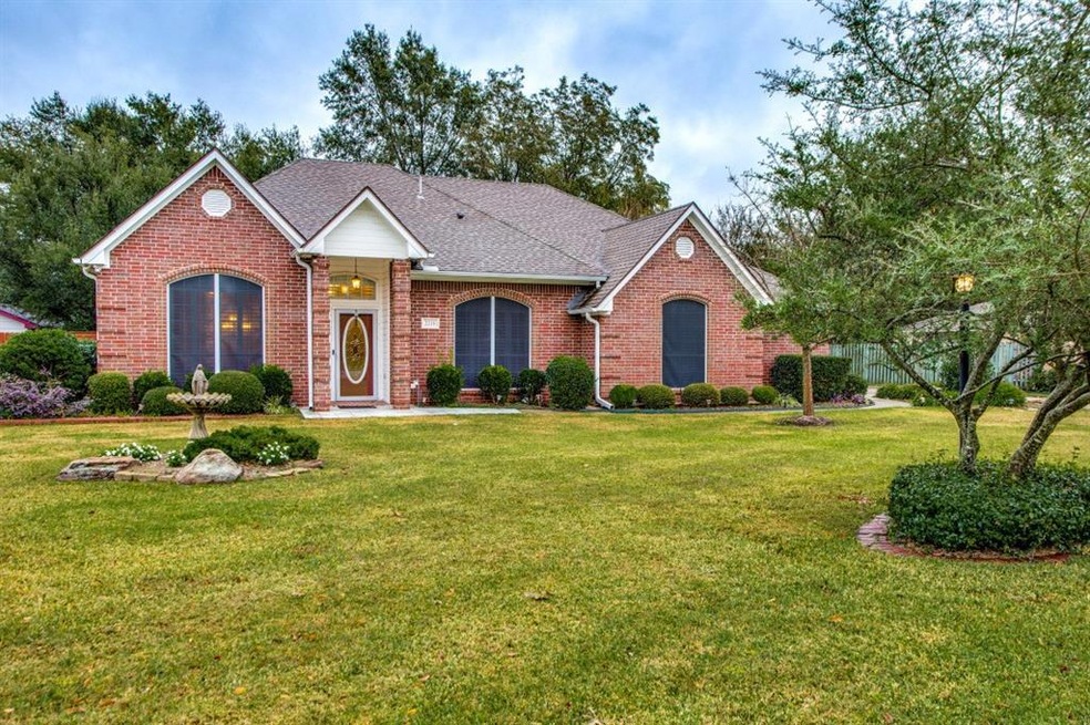 2118 Pecan St, Bonham, TX 75418 - photo 1