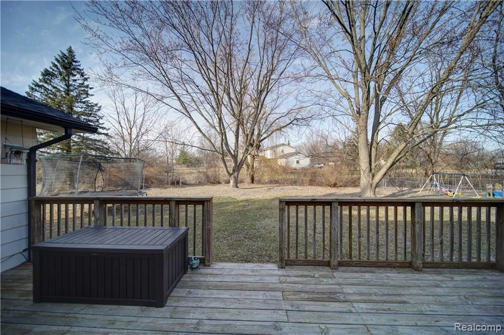 6304 Yorkshire North Riding Rd, Flint, MI 48532 - photo 1