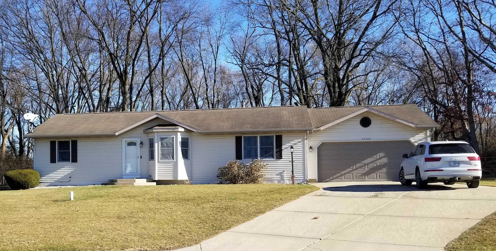 22743 Chestnut Ln, Goshen, IN 46528 - photo 1