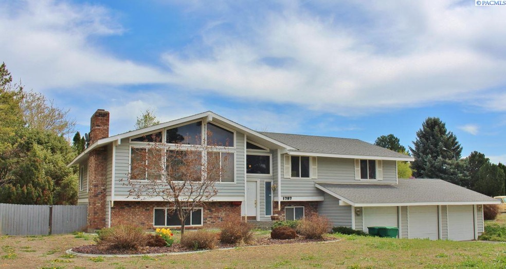 1707 S Sheppard St, Kennewick, WA 99338 - photo 1