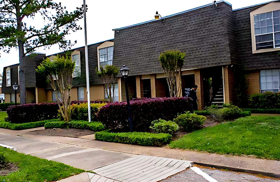 6311 Beverly Hill St unit 121, Houston, TX 77057 - photo 1