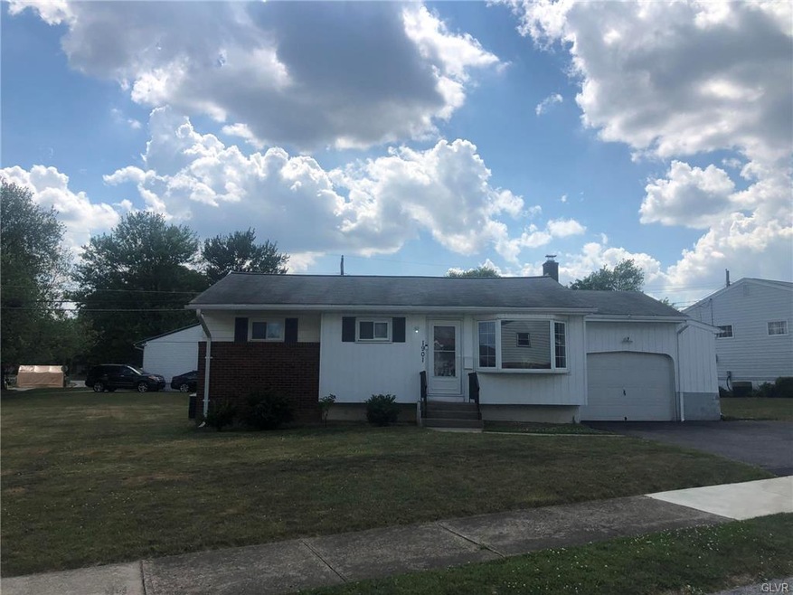 1901 Robin Way, Bethlehem, PA 18018 - photo 1