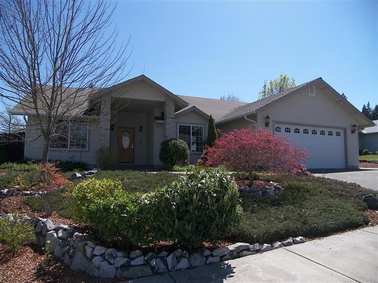 2719 SW Garden Meadow Dr, Grants Pass, OR 97527 - photo 1