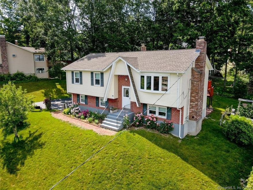 32 Lenore Dr, Meriden, CT 06450 - photo 1