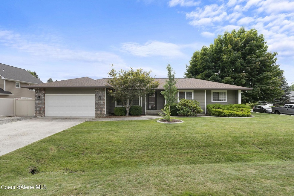 1-web-or-mls-536-e-cloverleaf-dr