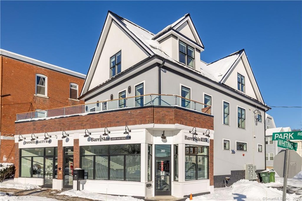 204 Park Rd unit 2, West Hartford, CT 06119 - photo 1