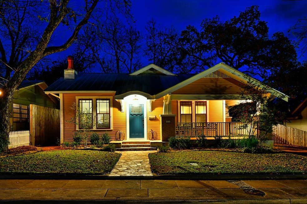 403 N Adams St, Fredericksburg, TX 78624 - photo 1