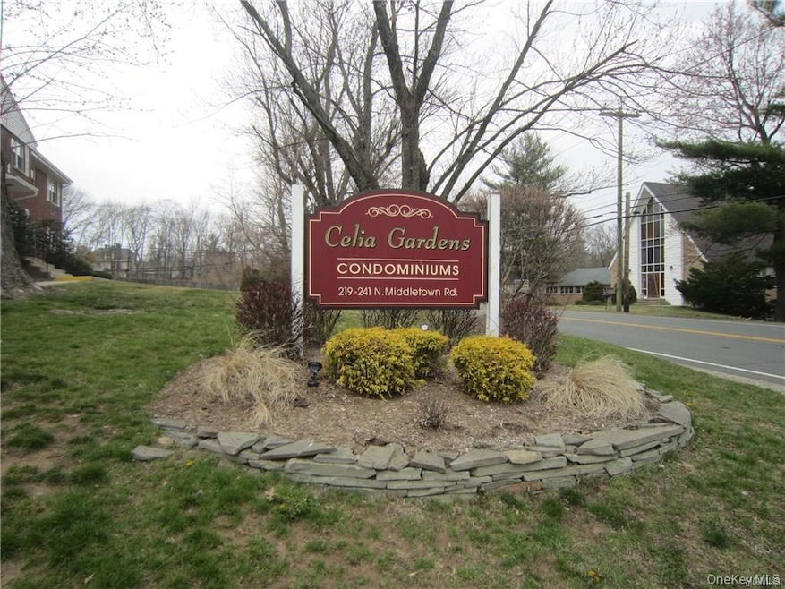 221 N Middletown Rd unit C, Pearl River, NY 10965 - photo 1