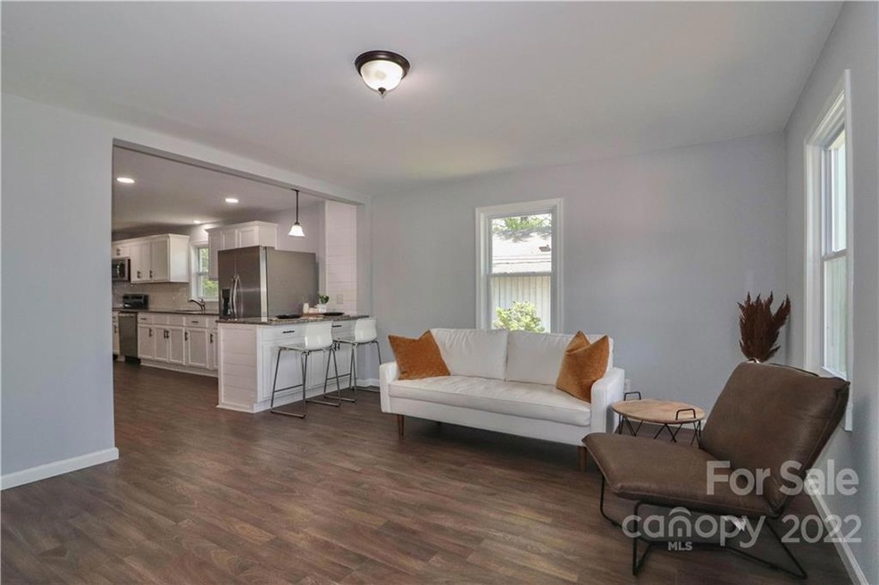 811 Clay St, Statesville, NC 28677 - photo 1