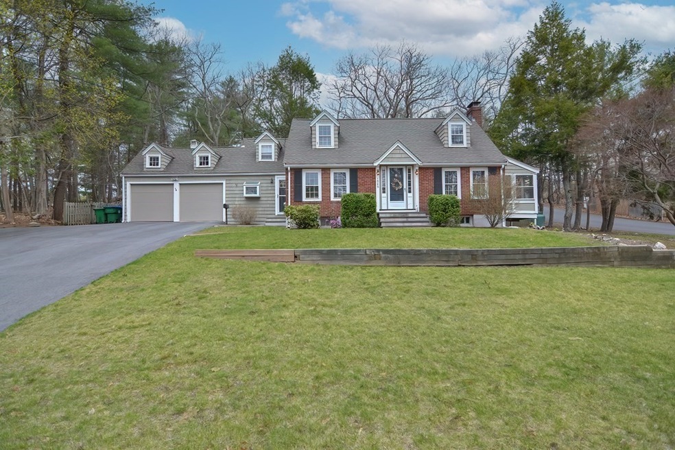 1045 High St, Westwood, MA 02090 - photo 1