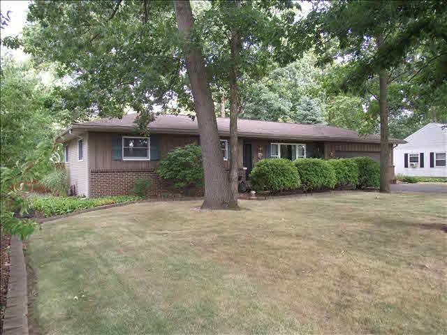 house sits off road