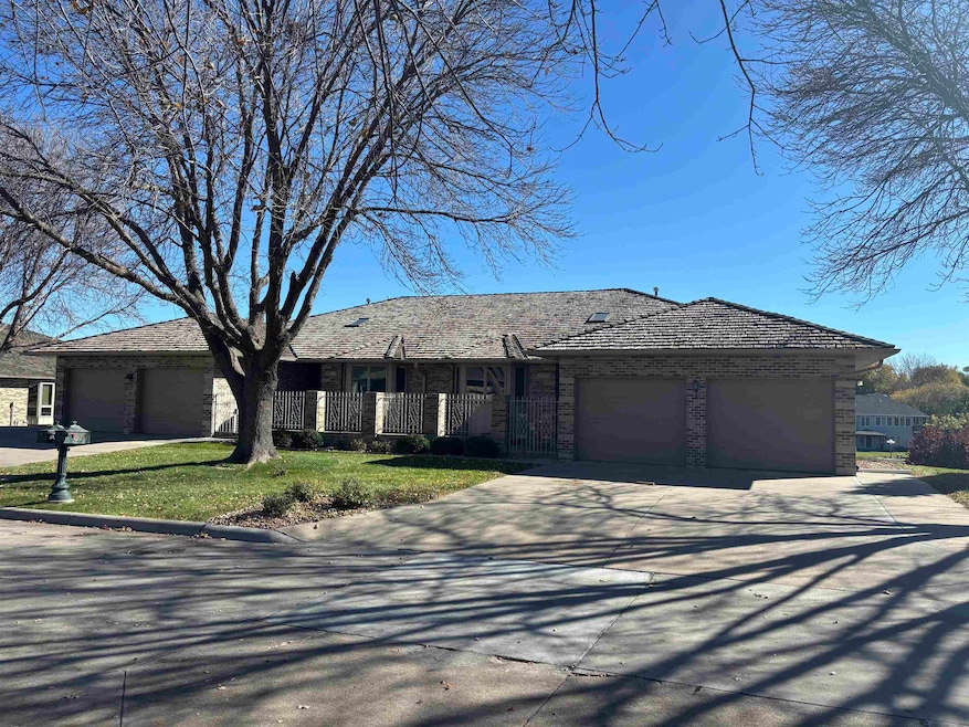 4909 Parklane Dr, Kearney, NE 68847 - photo 1