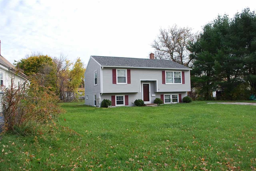 28 Pickering Rd, Rochester, NH 03839 - photo 1