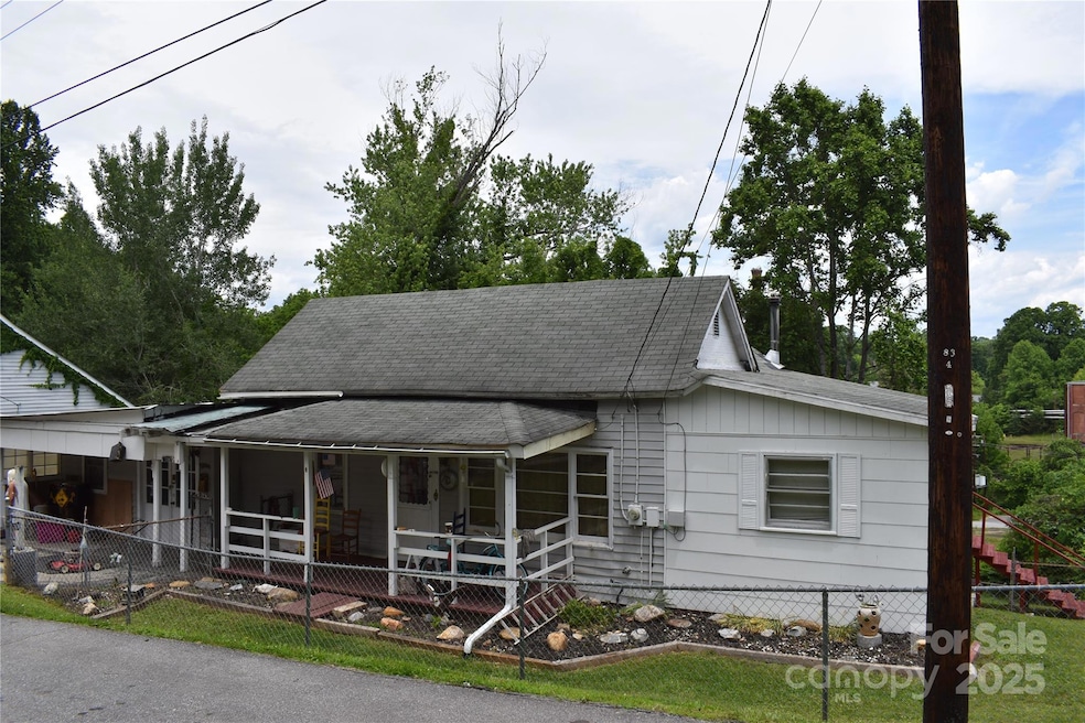 118 4th C St, Marion, NC 28752 - photo 1