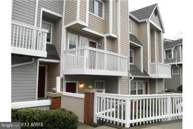 5700 Chapman Mill Dr, Rockville, MD 20852 - photo 1