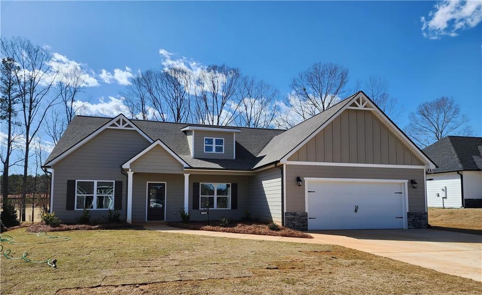 Craftsman house featuring a garage and a front yar