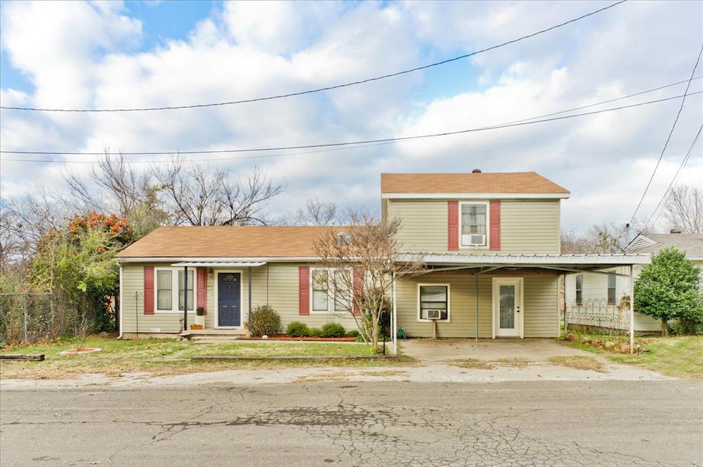 303 E Ford St, Decatur, TX 76234 - photo 1