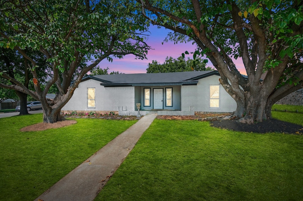 View of front of property featuring a front lawn