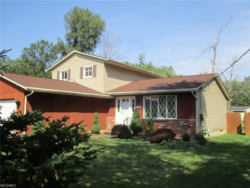 419 Buckeye Dr, Sheffield Lake, OH 44054 - photo 1