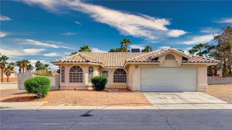 Corner lot with desert landscape