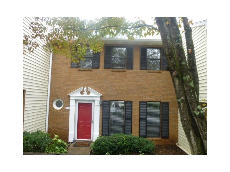 Awesome townhouse minutes to Avalon, shopping, din