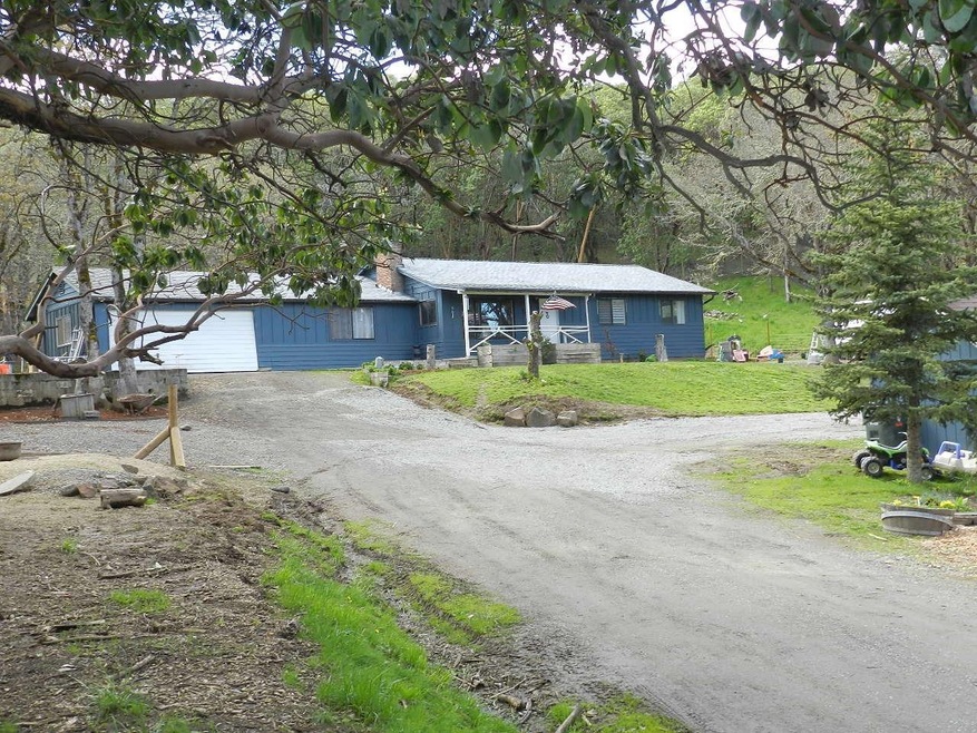 6827 Cypress Dr, Central Point, OR 97502 - photo 1