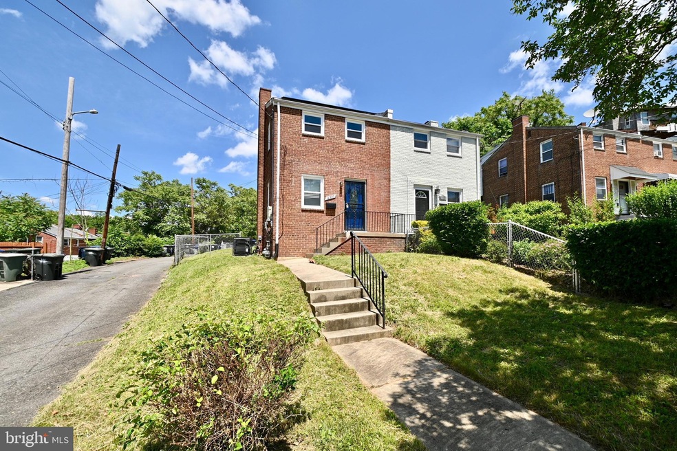 4310 G St SE, Washington, DC 20019 - photo 1
