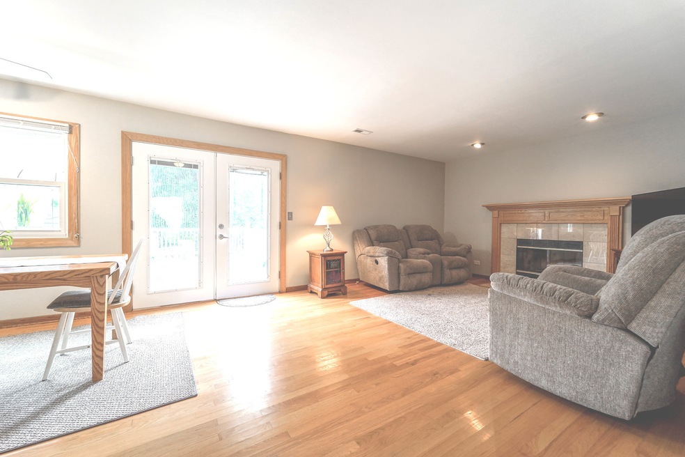 109 Kevin Ln unit 2, Oswego, IL 60543 - photo 1