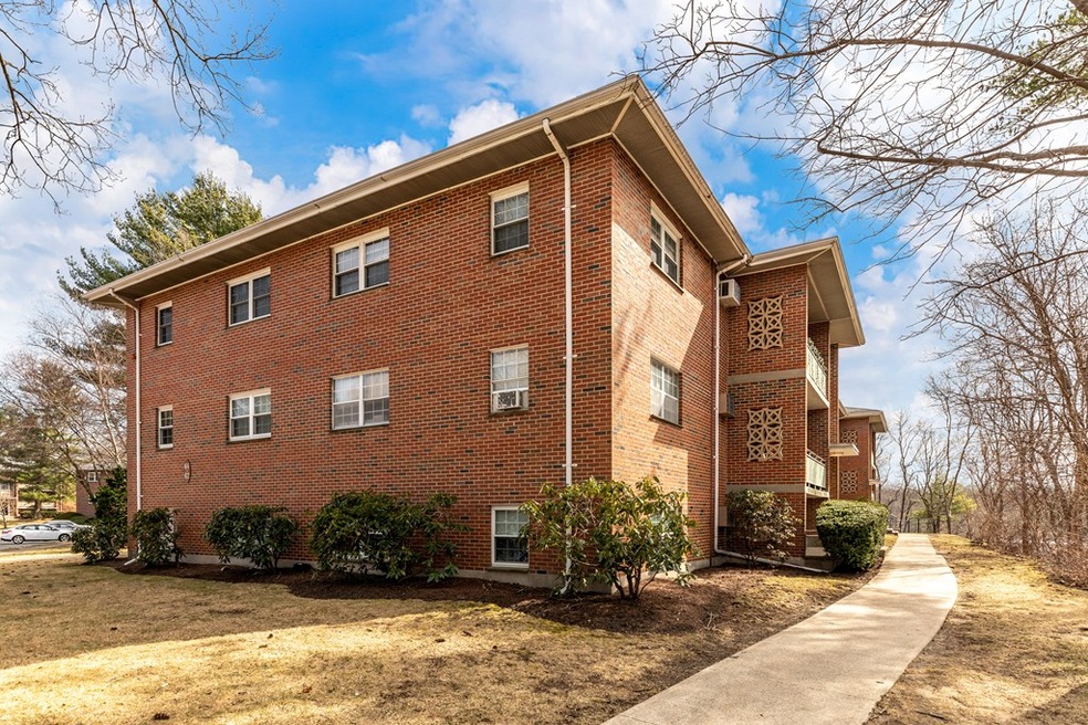 62 Jacqueline Rd unit 7, Waltham, MA 02452 - photo 1