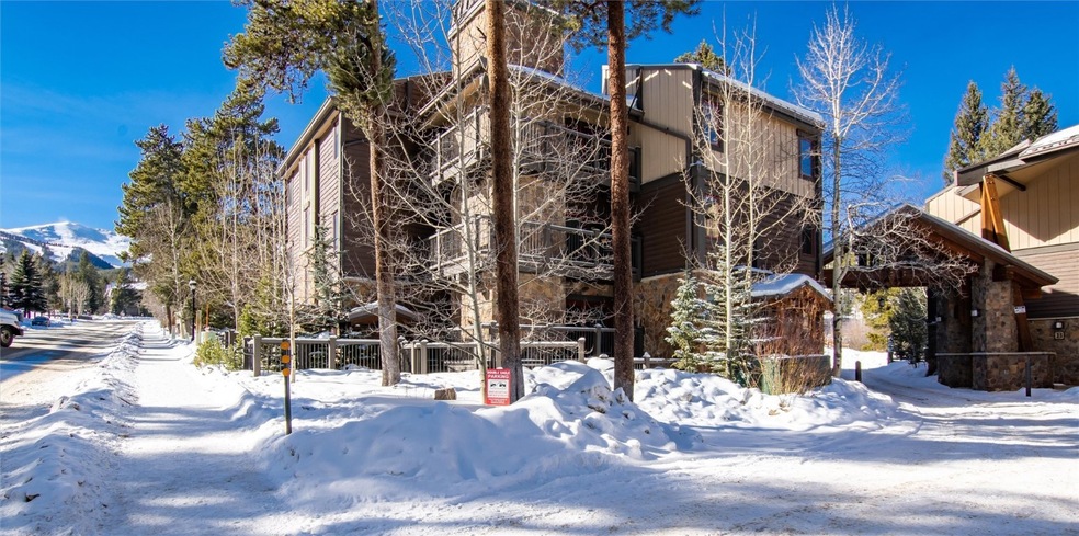 Rare Double Eagle 3 bedroom unit!