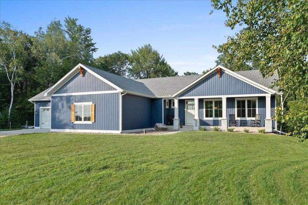 Sold $900,000 • Co-Listing Agent