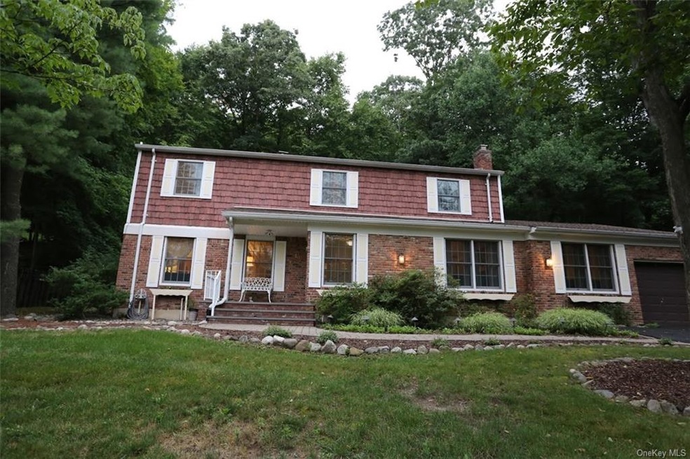 49 W Gate Rd, Suffern, NY 10901 - photo 1