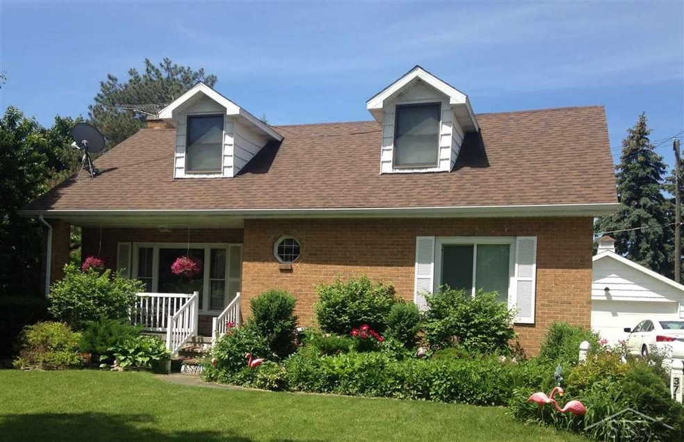 371 Division St, Vassar, MI 48768 - photo 1