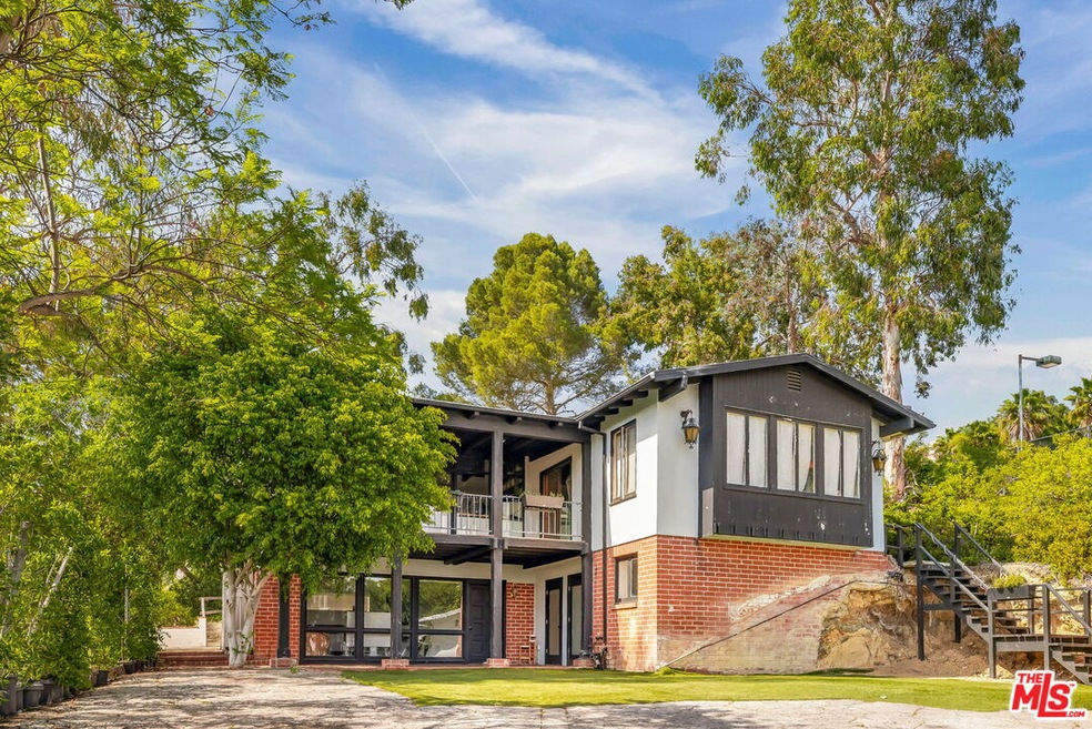 For Sale $6,200,000 • Co-Listing Agent