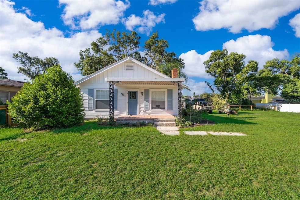 1420 E Lakeview Ave, Eustis, FL 32726 - photo 1