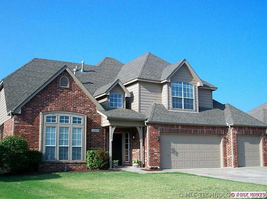 Wonderful 5 Bedroom 3 Car 3 Living