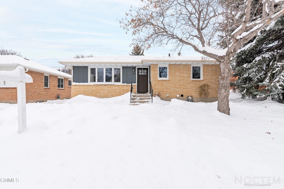 1326 N 16th St-26