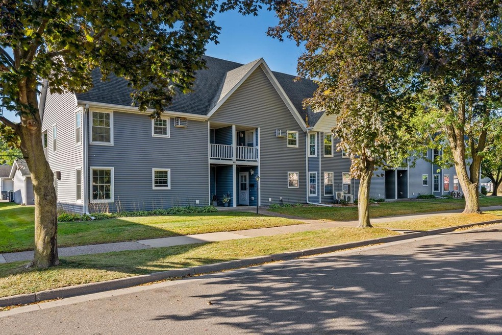 1400 Redfield St unit 7, La Crosse, WI 54601 - photo 1