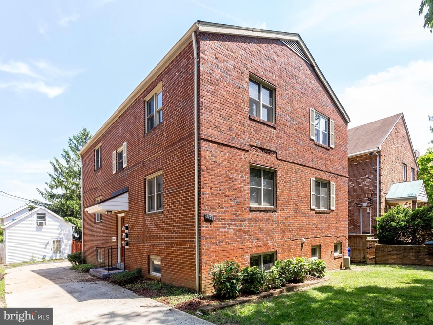 1121 N Taylor St unit C, Arlington, VA 22201 - photo 1