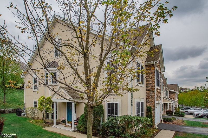 96 Spruce Ln, North Haledon, NJ 07508 - photo 1