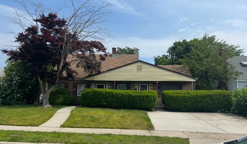 9 Hunt Ln, Levittown, NY 11756 - photo 1