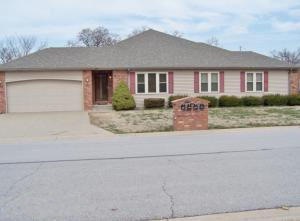 102 W Briarbrook