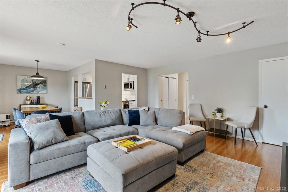 187 Flax Hill Rd unit D3, Norwalk, CT 06854 - photo 1