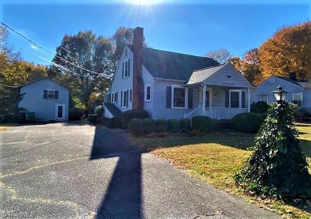 218 Model Farm, 1.5 story with separate guest quarters