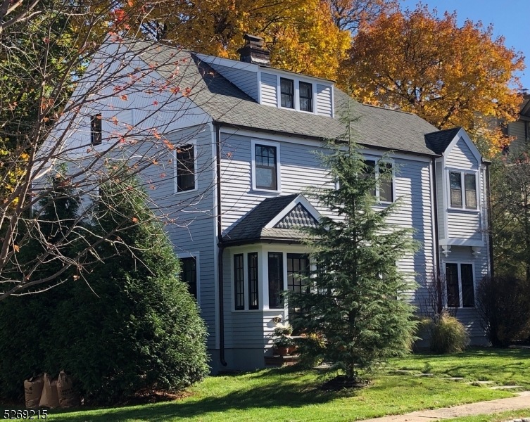 Sold $1,600,000 • Co-Listing Agent